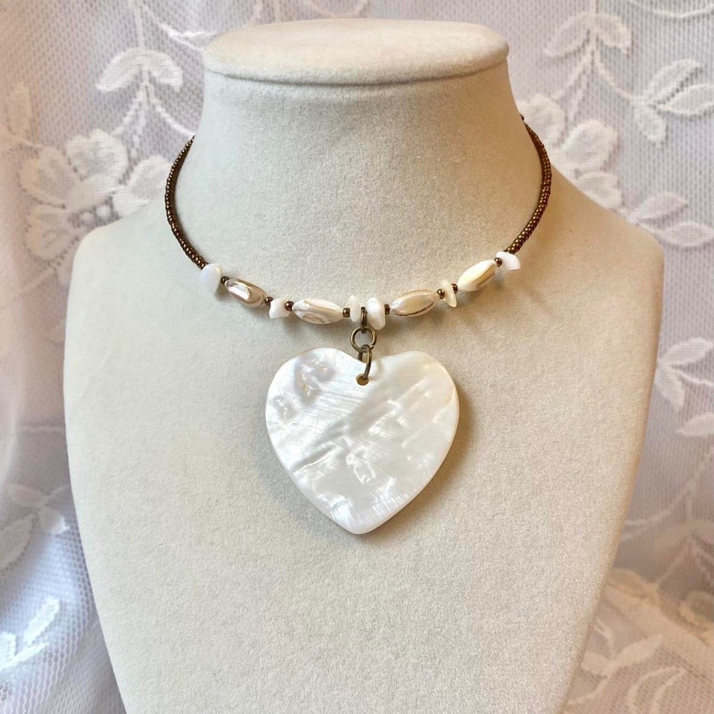 Shell Heart Pendant Choker Necklace